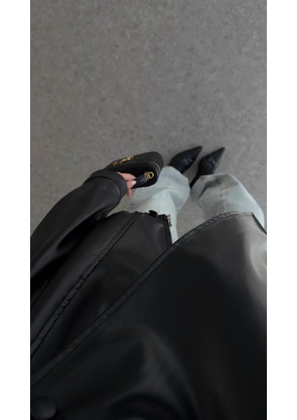 Boyun Detaylı Siyah Deri Ceket indirimleri