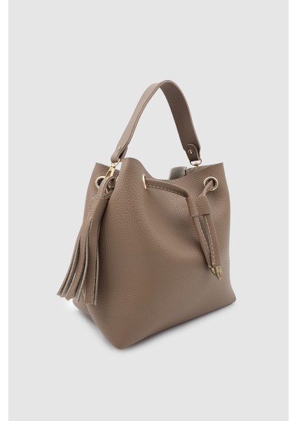 Elira Büzgülü Püskül Detaylı Çapraz Askılı El ve Kol Çantası Vizon modelleri