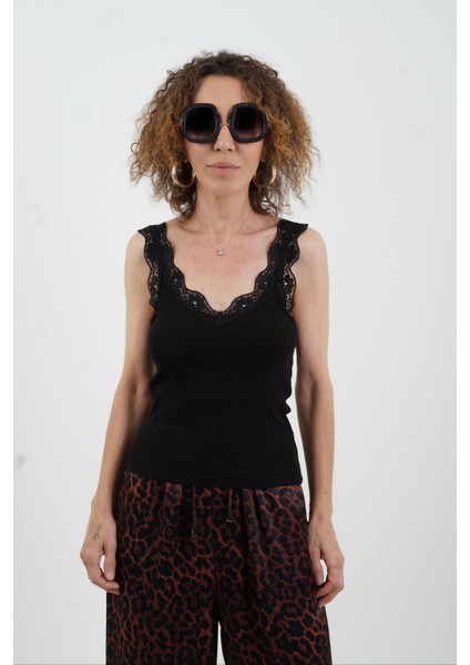 Siyah Dantelli Atlet