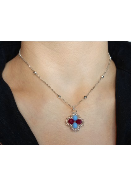 Trabzonspor Bordo Mavi Taraftar Kolye – Kristal Taşlı Yonca Kolye – Kadın Erkek Kullanıma Uygun Şık Takı – Taraftar Hediyelik Kolye – Şans Yoncası Figürlü Aksesuar - Modern Spor Şık