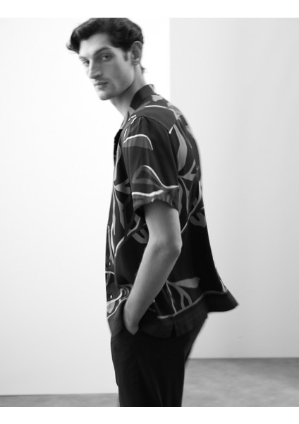 Regular Fit Çiçek Desenli Kısa Kollu Gömlek