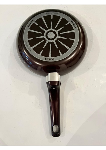 Titanyum Difüzyon Tabanlı 24 cm Tava