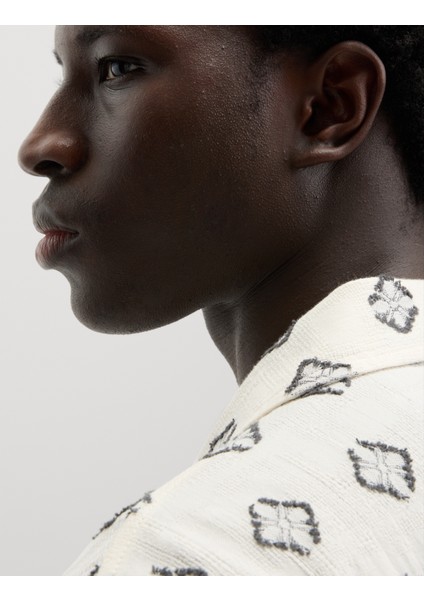 Saf Pamuklu Geometrik Desenli Gömlek