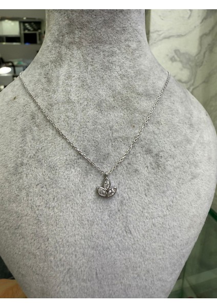 Minimal Lotus Gümüş Kolye modelleri