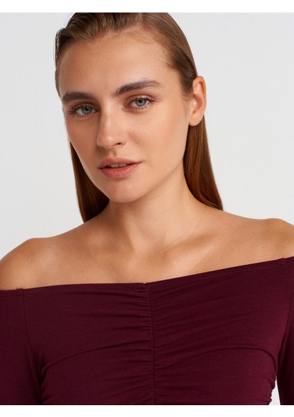 32089 Omuzları Açık Büzgülü Top-Bordo modelleri