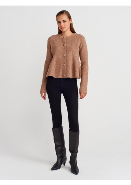 60985 Yumuşak Dokulu Peplum Düğmeli Triko Hırka-K.bej Mel. fırsatları
