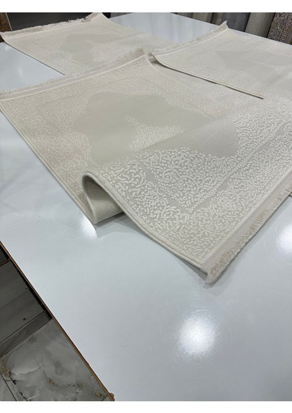 Beyaz Yatak Odası Halısı Akrilik Argın Halı modelleri