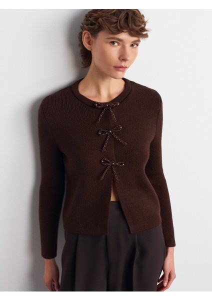 60983 Incili Fiyonk Aksesuarlı Triko Hırka-Kahve modelleri