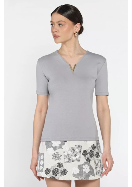 Kadın V Yaka Gold Toka Detaylı Likralı Bluz P-00016688 fiyatları