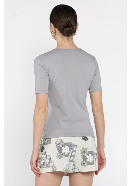 Kadın V Yaka Gold Toka Detaylı Likralı Bluz P-00016688 modelleri