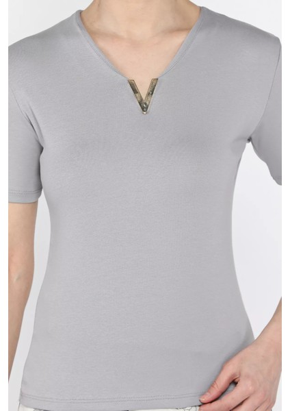 Kadın V Yaka Gold Toka Detaylı Likralı Bluz P-00016688 fırsatları