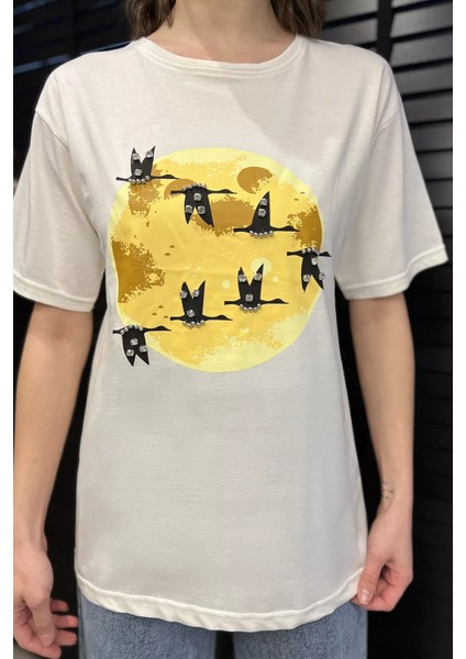 Bisiklet Yaka Taş Işlemeli Baskılı Kadın Tişört P-00016724 fırsatları