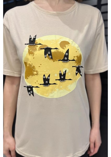 Bisiklet Yaka Taş Işlemeli Baskılı Kadın Tişört P-00016724 fırsatları