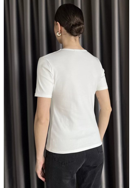 Kadın V Yaka Gold Toka Detaylı Likralı Bluz P-00016688 modelleri