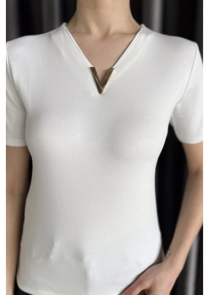 Kadın V Yaka Gold Toka Detaylı Likralı Bluz P-00016688 fırsatları