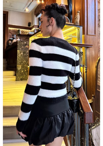 Kadın Renk Bloklu Yumoş Triko Ceket (S-M-L Beden Uyumludur.) P-00018069 indirimleri