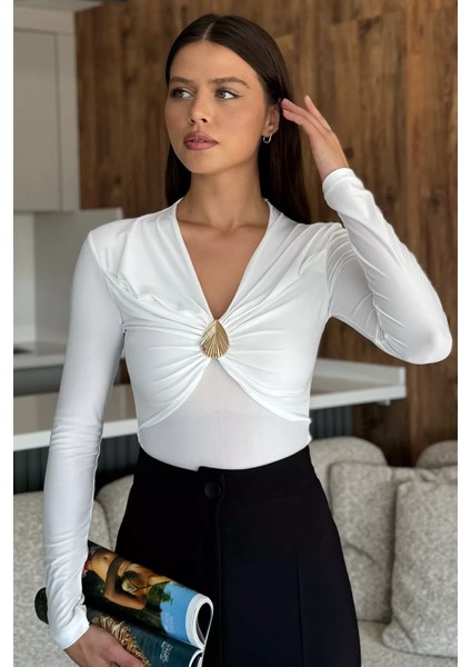 Kadın V Yaka Gold Aksesuar Detaylı Bluz P-00018077