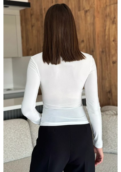 Kadın V Yaka Gold Aksesuar Detaylı Bluz P-00018077 fırsatları