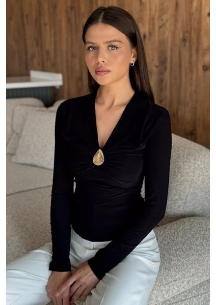 Kadın V Yaka Gold Aksesuar Detaylı Bluz P-00018077 fiyatları