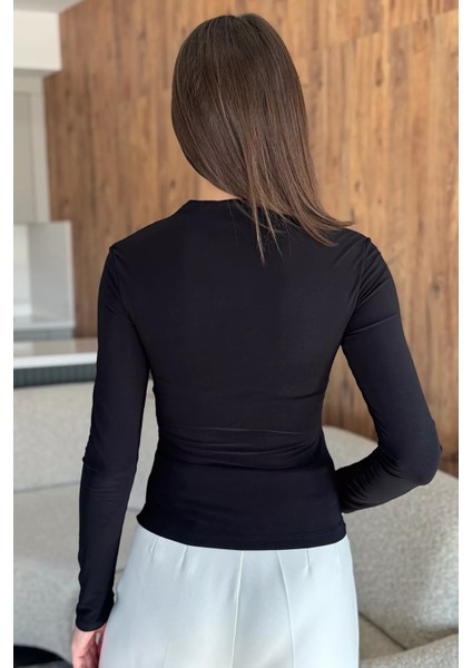 Kadın V Yaka Gold Aksesuar Detaylı Bluz P-00018077 modelleri