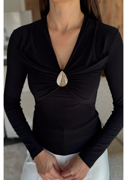 Kadın V Yaka Gold Aksesuar Detaylı Bluz P-00018077 fırsatları