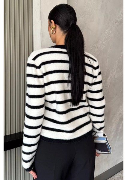 Kadın Çizgi Desenli Gold Düğmeli Yumoş Triko Ceket (S-M-L-Xl Beden Uyumludur.) P-00018070 indirimleri
