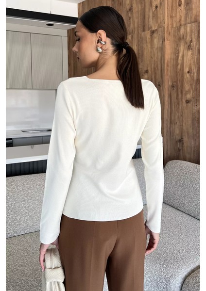 Ön Gül Detaylı Triko Bluz P-00018209 indirimleri