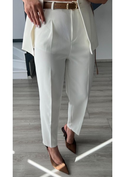 Beyaz Kemerli Duble Crep Pantolon