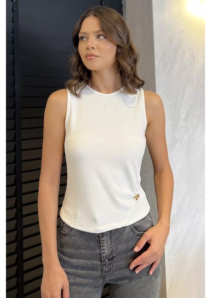 Yan Büzgülü Düğme Detaylı Sıfır Kol Bluz P-00017990