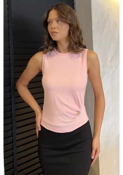 Yan Büzgülü Düğme Detaylı Sıfır Kol Bluz P-00017990