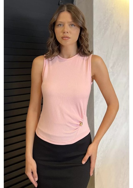 Yan Büzgülü Düğme Detaylı Sıfır Kol Bluz P-00017990 fiyatları