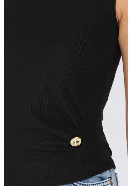 Yan Büzgülü Düğme Detaylı Sıfır Kol Bluz P-00017990 modelleri