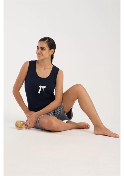 Moda Kadın Lacivert Kurdele Detaylı Çizgili Şortlu Pijama Takımı modelleri