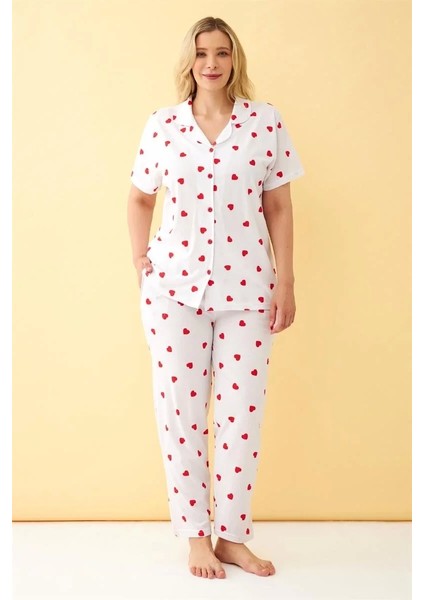 Moda Kadın Beyaz Kırmızı Kalp Desenli Önden Düğmeli Büyük Beden Pijama Takımı