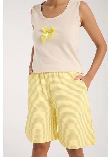 Moda Kadın Beyaz Kurdele Detaylı Sarı Çizgili Şortlu Pijama Takımı fırsatları