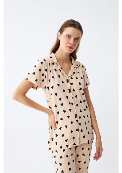 Moda Kadın Krem Rengi Kalp Desenli Önden Düğmeli Pijama Takımı modelleri