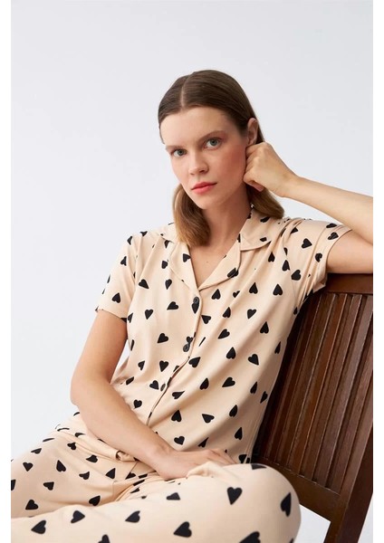 Moda Kadın Krem Rengi Kalp Desenli Önden Düğmeli Pijama Takımı