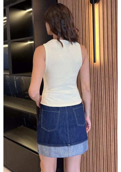 Yan Büzgülü Düğme Detaylı Sıfır Kol Bluz P-00017990 modelleri