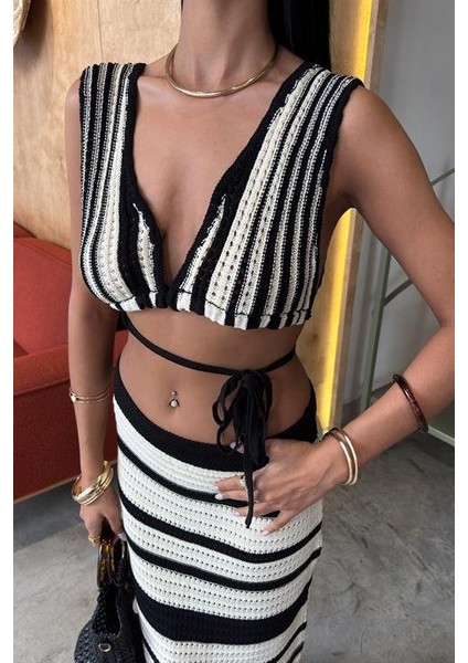 Çizgili Bikini Üst ve Etek Triko Takım 10110 indirimleri