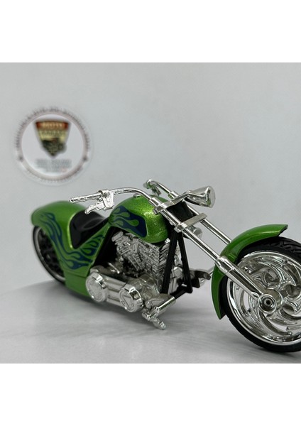Iron Choppers Yeşil Alev Desenli 1:18 Diecast Custom Motosiklet Model – Lisanslı Metal Maket Oyuncak