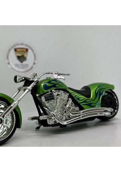 Iron Choppers Yeşil Alev Desenli 1:18 Diecast Custom Motosiklet Model – Lisanslı Metal Maket Oyuncak