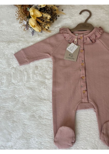 Cassıope %100 Pamuklu Fırfır Yaka Düğmeli Uzun Kollu Patikli Kız Bebek Tulumu modelleri