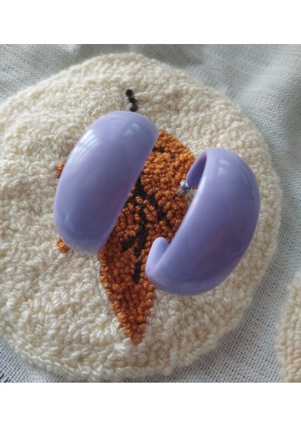 C Şekilli Eflatun Renk Akrilik Spor Tarz Küpe