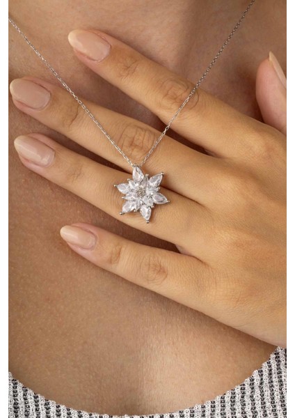 Beyaz Altın Kaplama 925 Ayar Gümüş Lotus Çiçeği Kadın Kolye