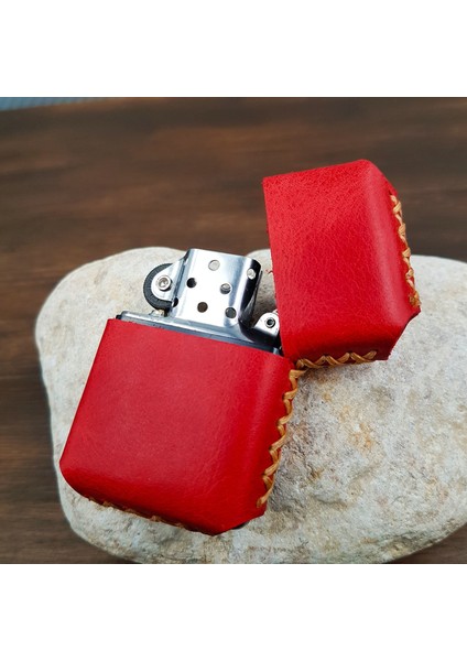 Kırmızı Deri Kılıflı Benzinli Çakmak