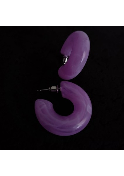 Mor C Şekilli Beyaz Damarlı Akrilik Halka Küpe