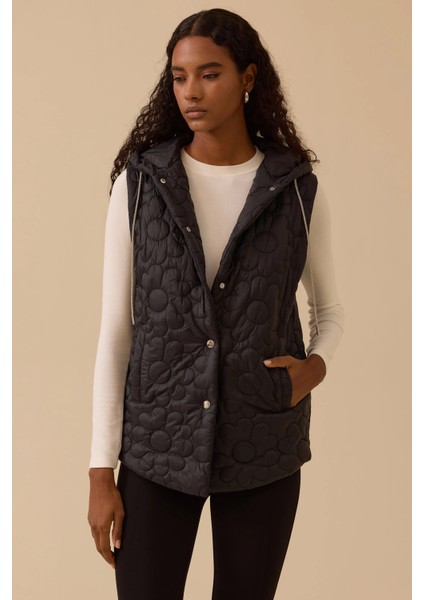 Kadın Kapüşonlu Desenli Cepli Yelek - Siyah