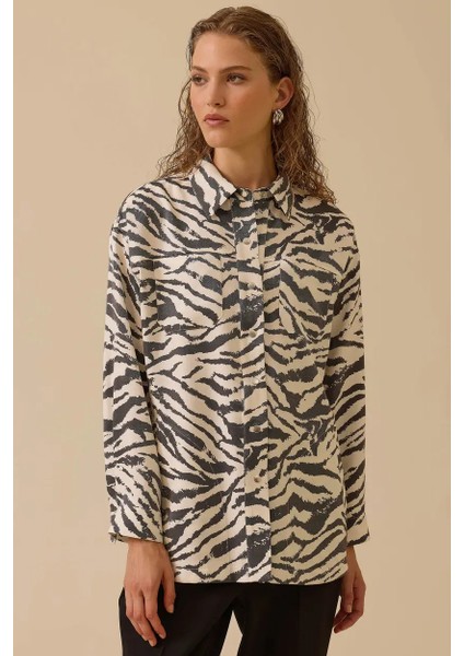 Kadın Zebra Desenli Cep Detaylı Gömlek - Siyah