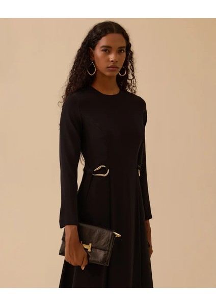 Kadın A Kesim Beli Metal Aksesuarlı Maksi Elbise - Siyah fırsatları