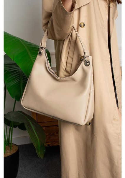 Kadın Metal Aksesuarlı Yumuşak Deri Klasik Model El ve Kol Çantası fiyatları